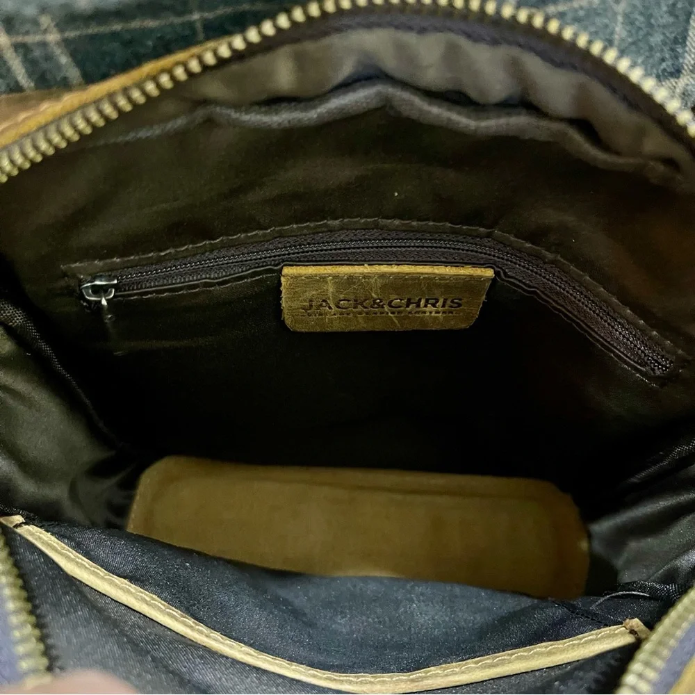Jack & Chris Mens or Women’s Brown Leather Crossbody Bag with Multiple Pockets - Picture 10 of 15